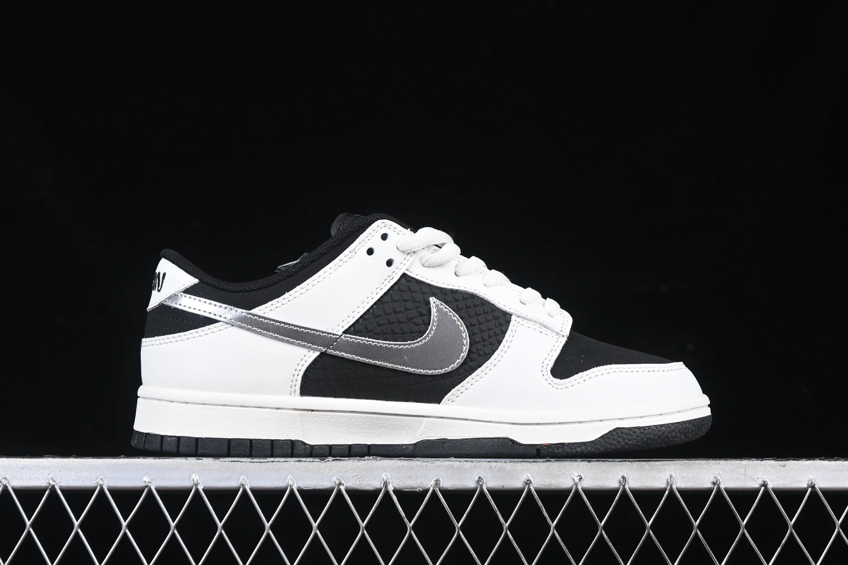 All Categories Nk SB Dunk Series Nk SB Dunk Low Low-top sneakers Nk SB Dunk Low Black Myth Game Theme Yang Jian Low-top casual sneakers DV2433-100